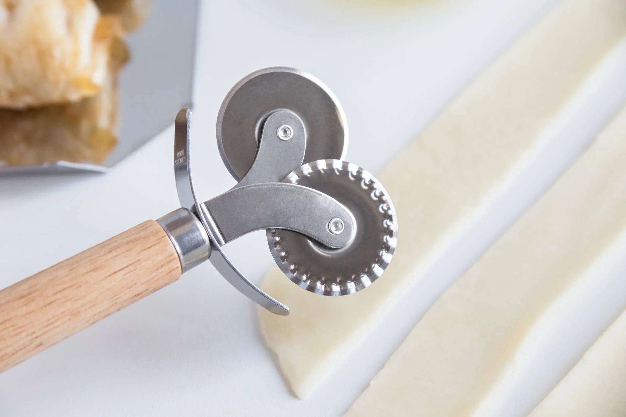 Fox Run Pastry Wheel Crimper, Cutter, 1" x 2.75" x 6.5" - Image 2