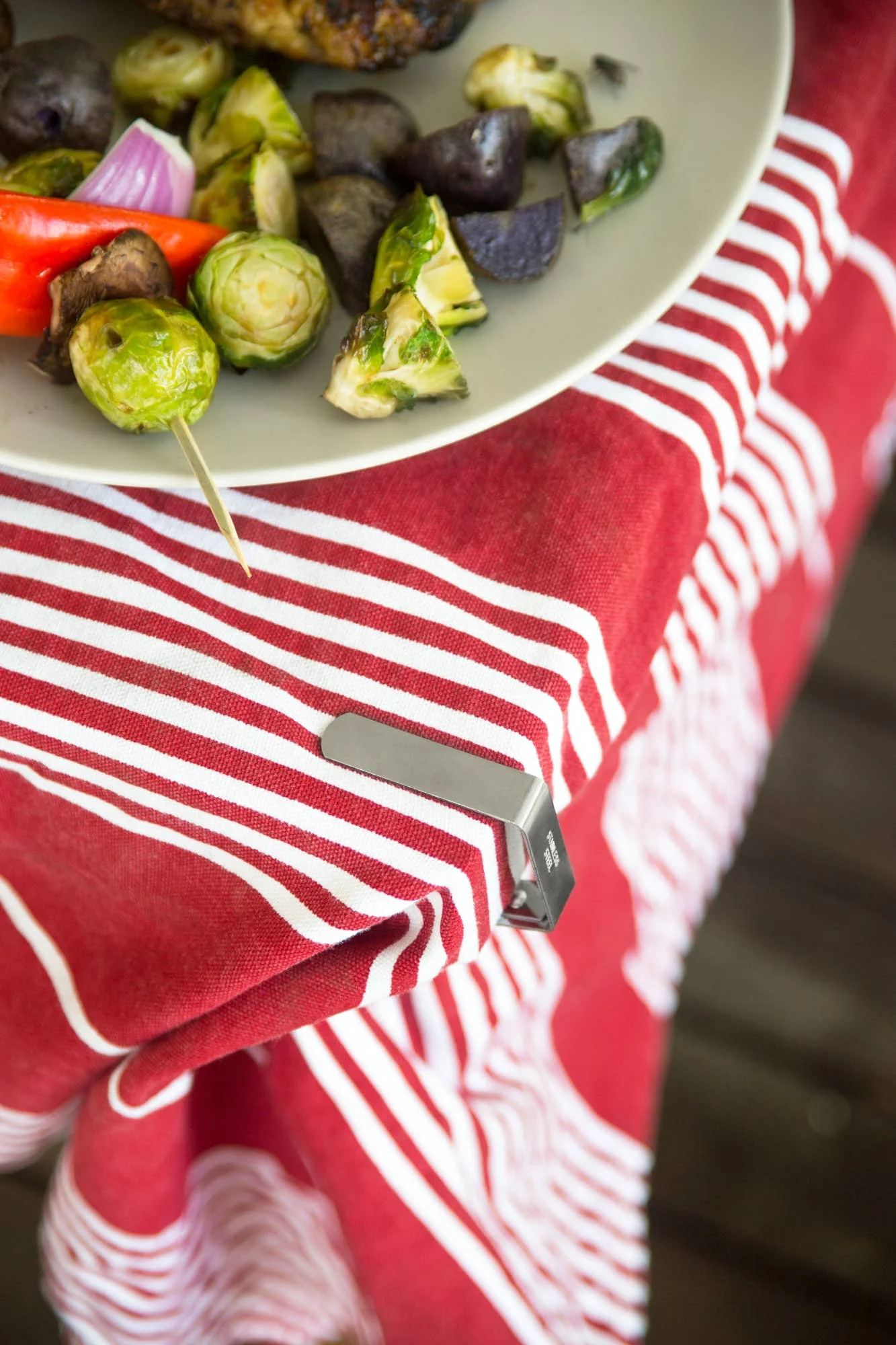 Fox Run Tablecloth Clips, Set of 4, 0.5" x 1.75" x 1.5" - Image 2