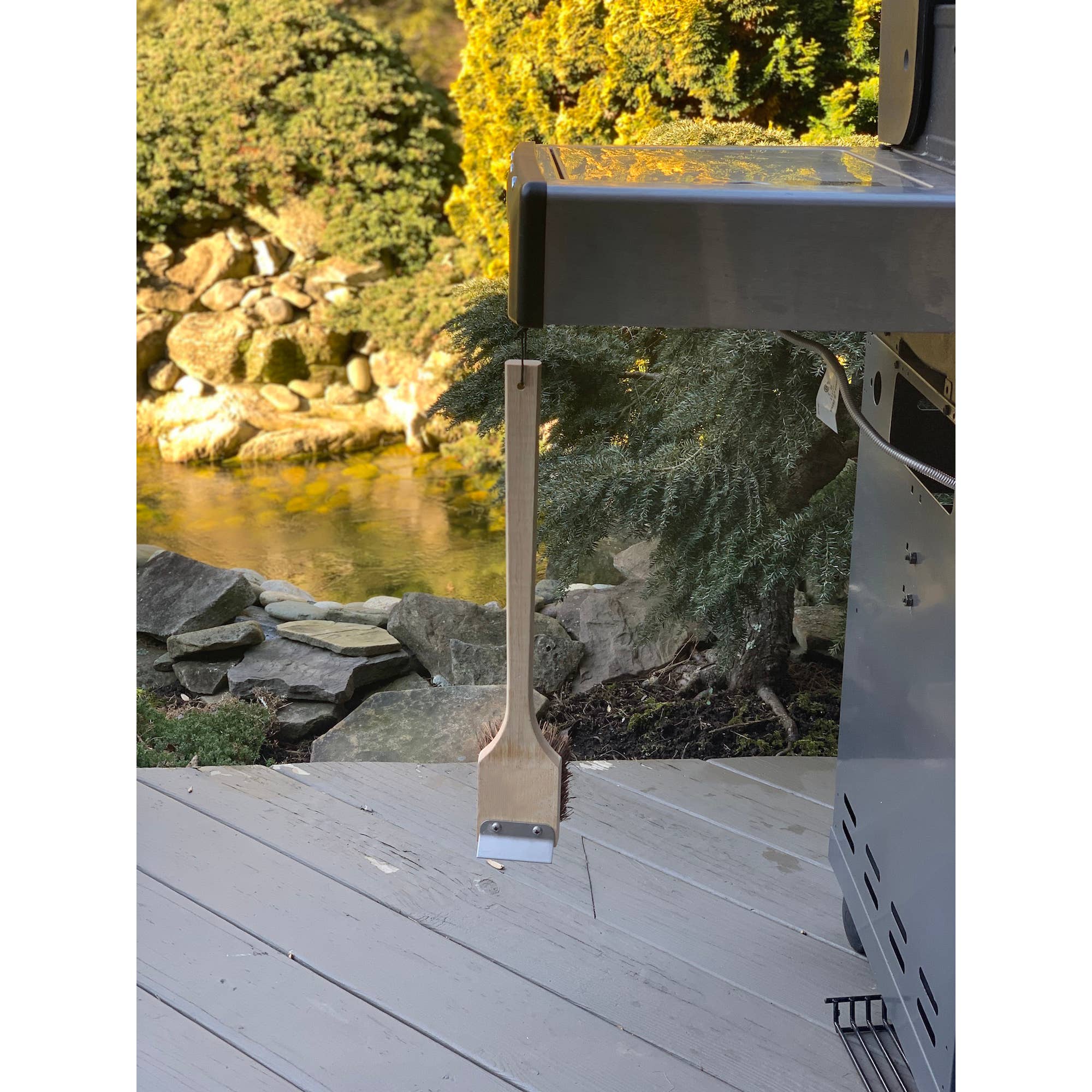 Outset Grill Brush with Beechwood Handle, 18.5" x 3" x 4" - Image 5