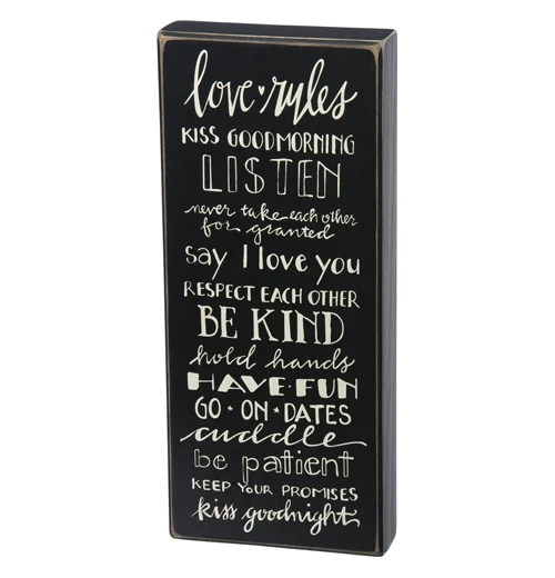 Box Sign "Love Rules"
