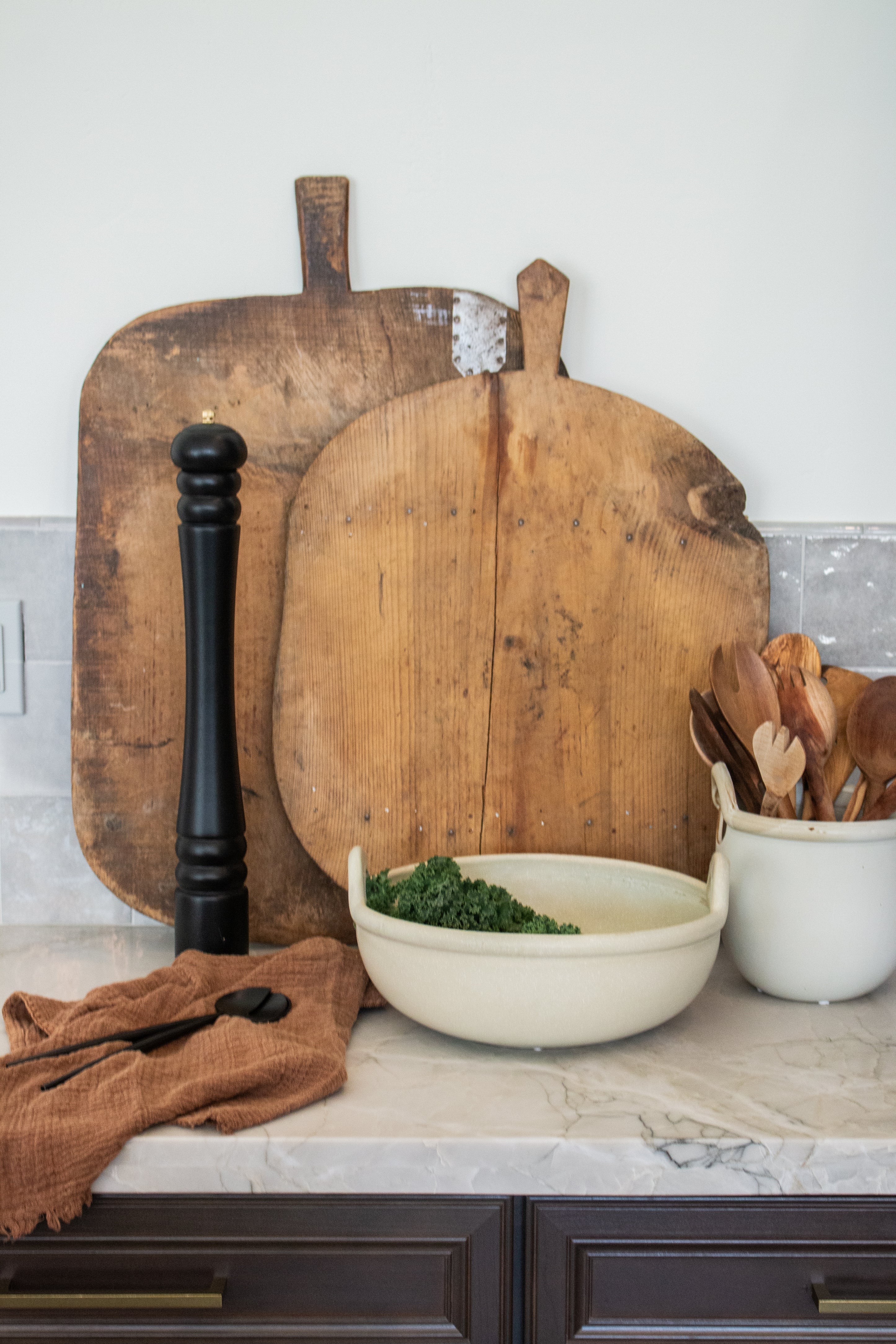 Rubberwood Salt and Pepper Mill Black - Image 2